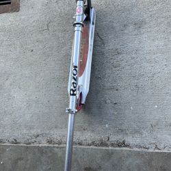 Scooter Razor pink for kids in des moines