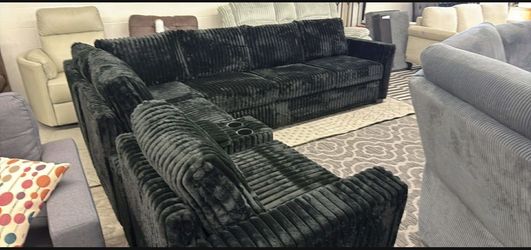New Sectional Couch with USB Console! Free Delivery 🚚!