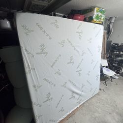 King Size Matt And 4” Gel Topper With Box Spring