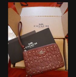 New Coach Wristlet 