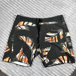 Volcom men’s size 40 pull string inverted floral colorful Boardshorts  