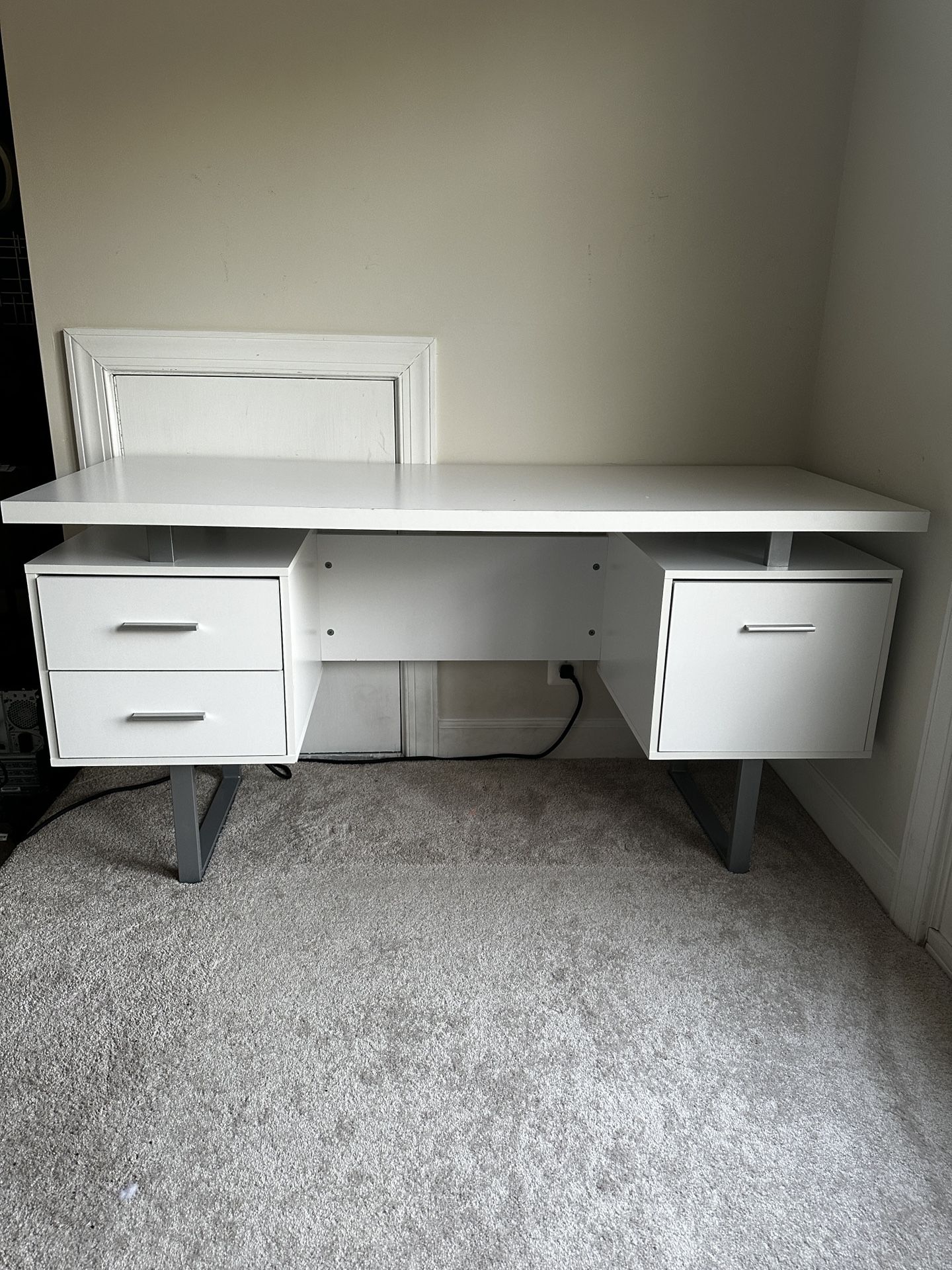 $150 - Sturdy White Office Desk