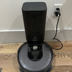 iRobot Roomba i7 + Automatic Dirt Disposal 