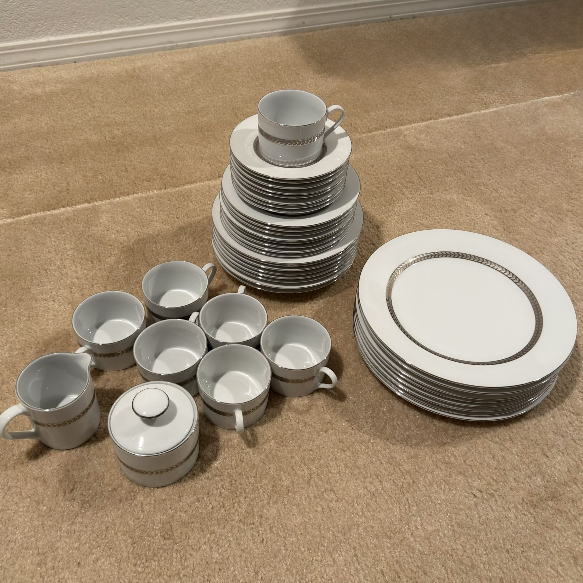 1998 Retroneu Imperial Platinum Dinnerware Sets