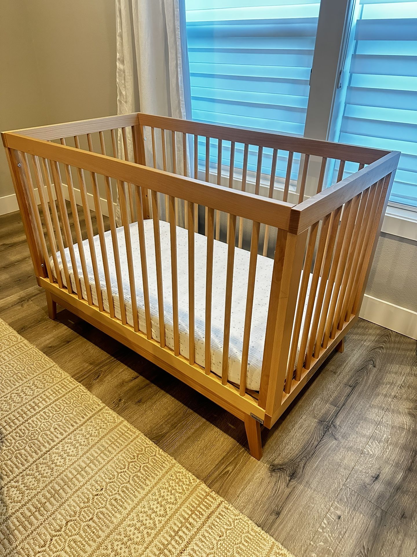 Baby Crib With Mattress 