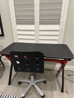Gaming table with ikea chair only for 40$