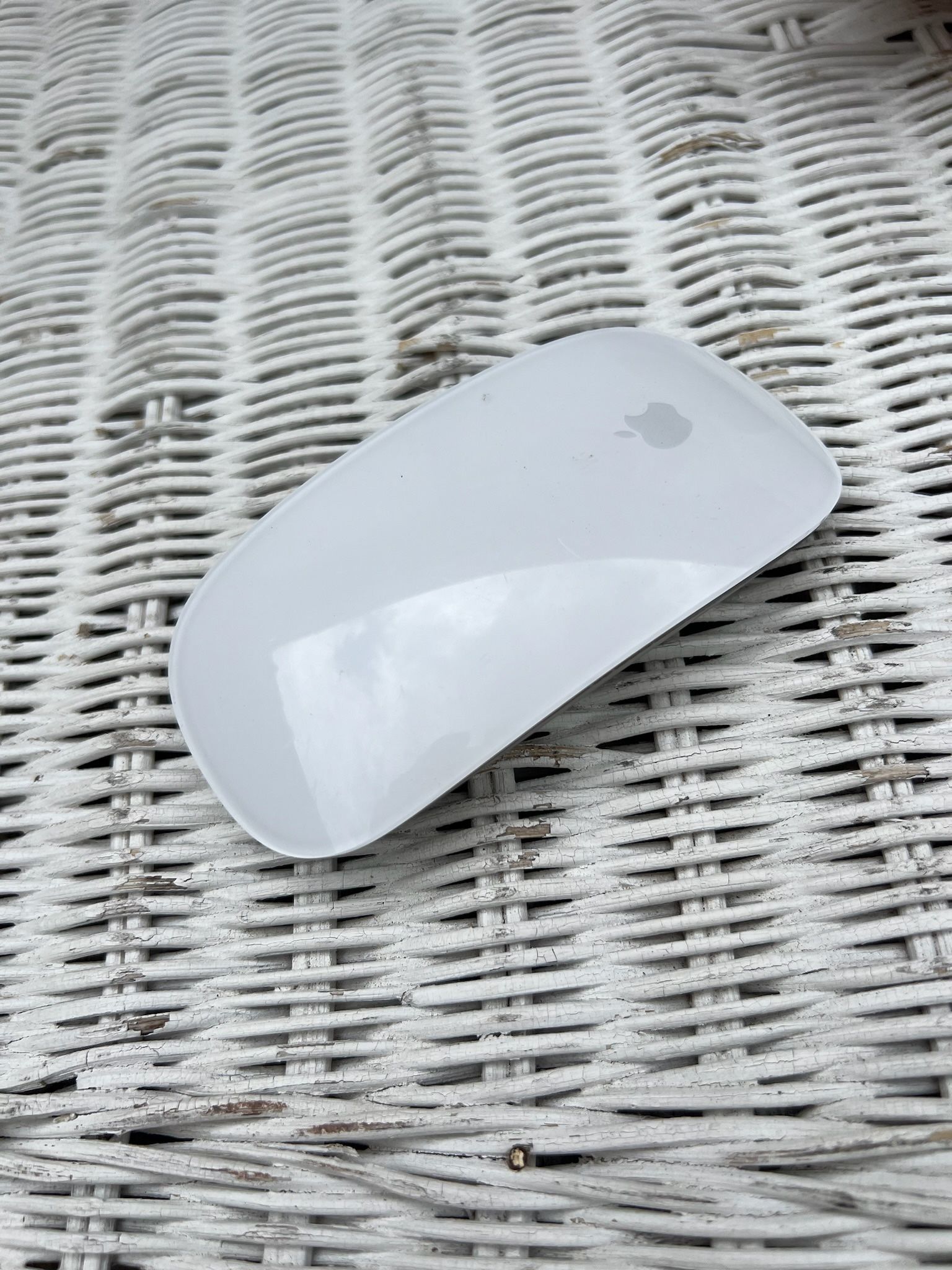 Apple Magic Mouse, wireless mouse