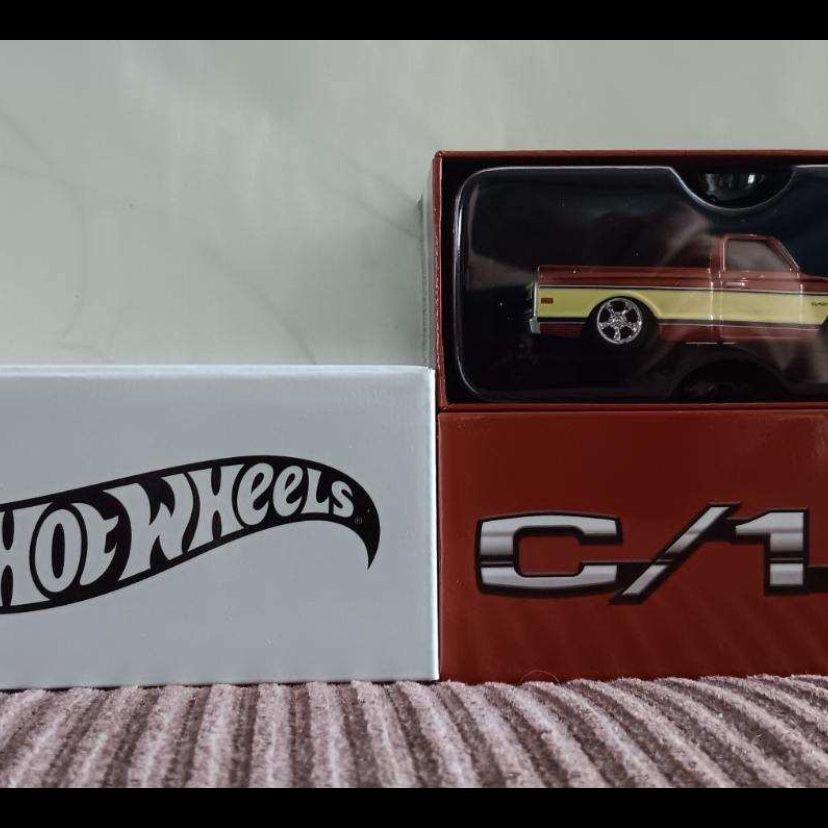 Hot Wheels 2019 RLC - Spectraflame Root Beer ‘69 Chevrolet C/10