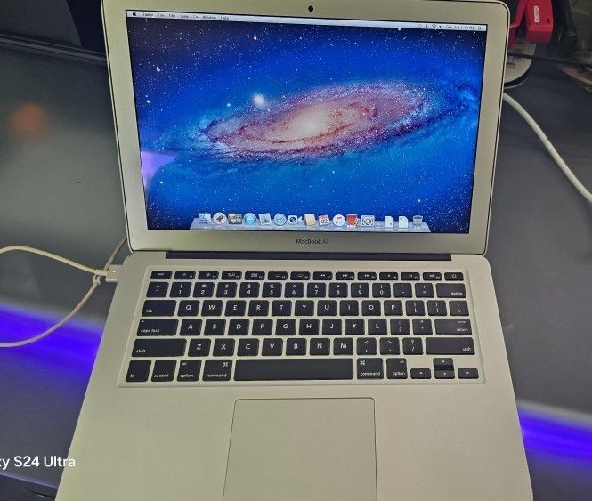 MacBook Air 5,2