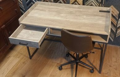 Desk and chair 
In sturdy clean condition 
The chair has wear towards the top
Can be taken apart to move 
Electric plug on top
&((5903 Lewis st Dallas