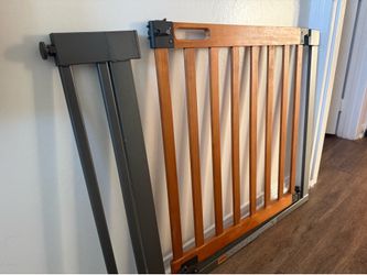 Summer Brand Wood and Metal Baby or Dog Gate