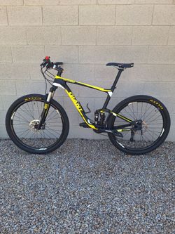 GIANT ANTHEM ADVANCED CARBON 27.5 INCH FULL SUSPENSION MOUNTAIN BIKE