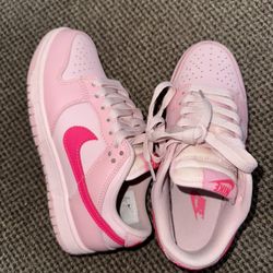 Nike Dunks Size 4