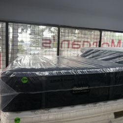 QUEEN SIZE SIMMONS BEAUTYREST BLACK SERIES 3 (MEDIUM) HYBRID MATTRESS & BOX SPRING BED SET