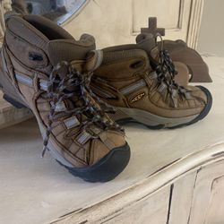 Hiking 🥾 Shoe Sz6 Keen Waterproof 
