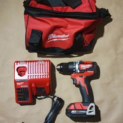Milwaukee 2801-21 M18 18V Compact Brushless Drill Driver Kit