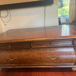 Free— Coffee Table/ Tv Console