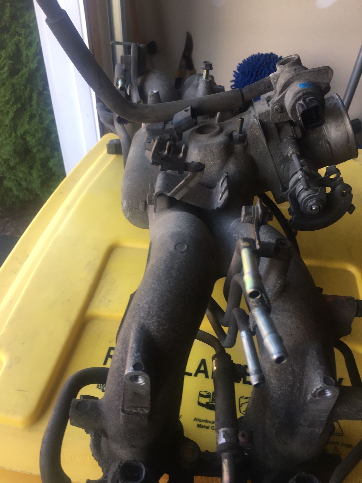 2005 Subaru Legacy/Outback 2.5 Throttle body and intake