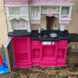 Little Tiles Play Kitchen 
