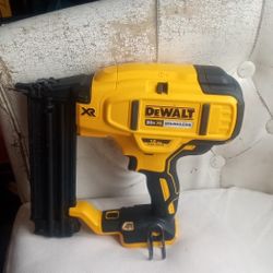 Finish Nailer DeWalt XR BRUSHLESS MOTOR 18GA 