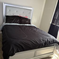 Bed Full Set As Seen In Pictures 