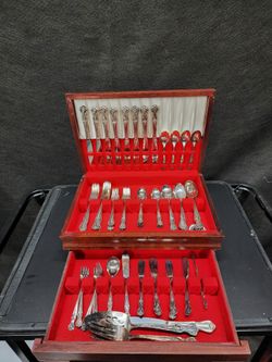 Vintage 1881 Rogers Oneida "Baroque Rose" Silverplate Flatware Set - Complete w/ Tarnish-Resisting Chest