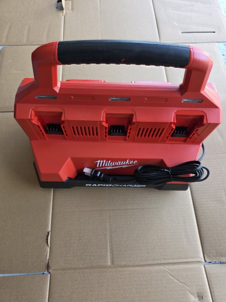 Milwaukee M18 Packout Six Bay Rapid Charger