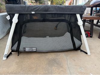 Guava Lotus Travel Crib