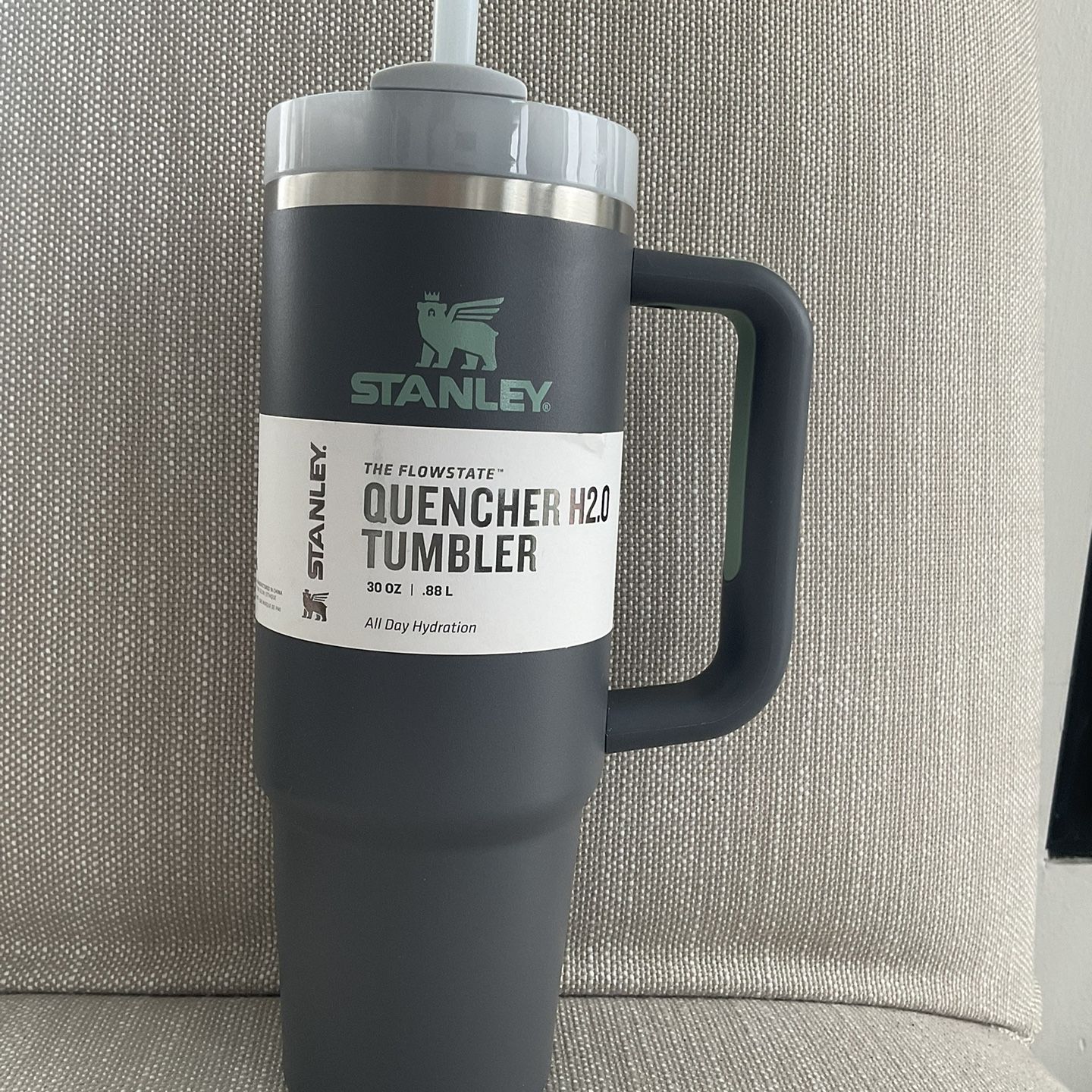 Stanley 30 Ounce Flowstate Quencher H2.0 Tumbler in Jade for Sale in  Gilroy, CA - OfferUp