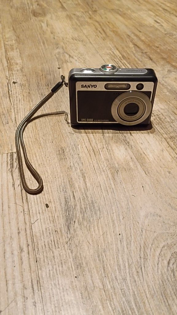 Sanyo VPC-S600 Digital Camera, Black
