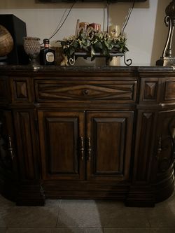 Beautiful Marble Top Buffet / Bar Table