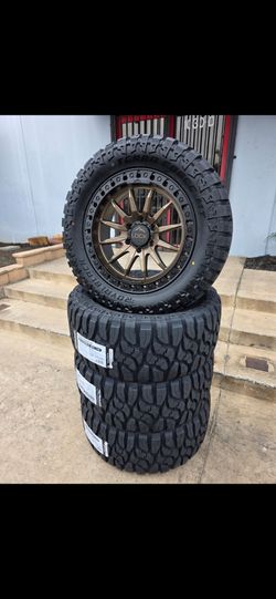 20" LOCK rims w/ 33" MT tires