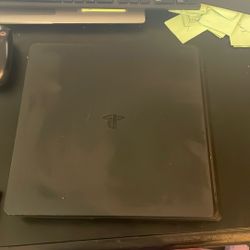 PS4 W Cooling Station And 3 Controllers 