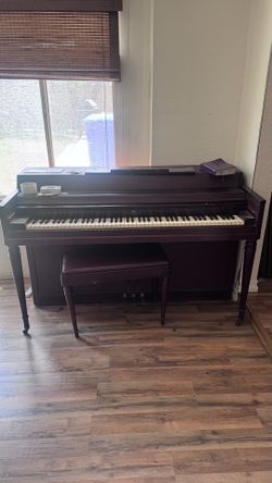 VINTAGE PIANO