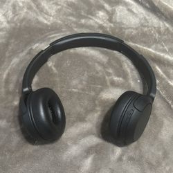 Sony WHCH520 Noise Cancelling Headphones, Barely Used