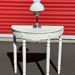 Vintage Lamp With Console Table