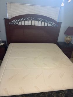 Solid Wood King Bedroom Set with Memory Foam Mattress