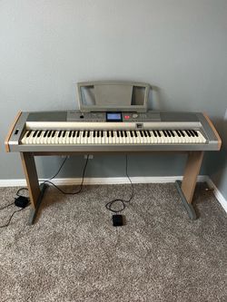 Yamaha DGX-505 88 key keyboard piano
