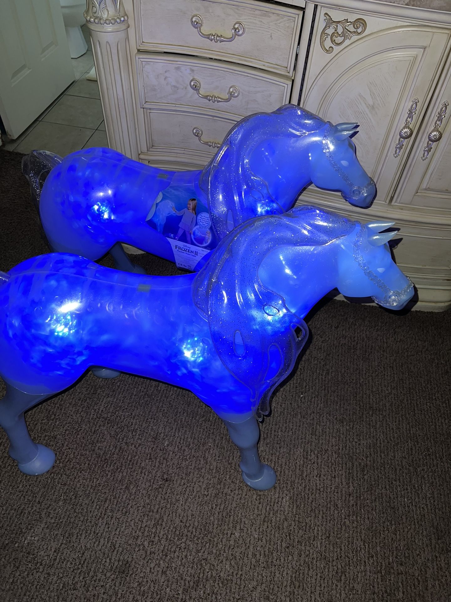 Caballo para una niña de ocho más alumbra