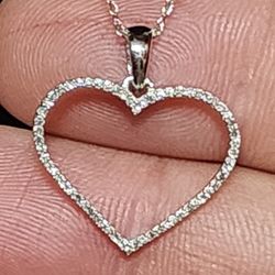 10k white gold diamond Heart necklace