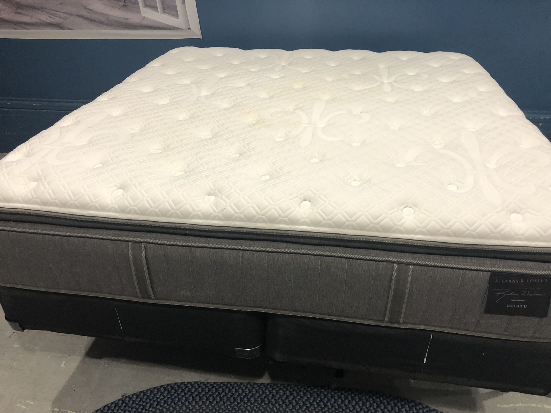 King Size Stearns And Foster Mattress And Box Spring 