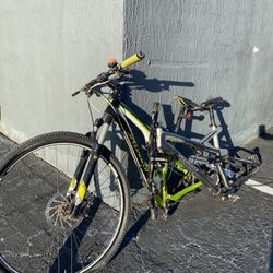 2 Specialized Mountain Bikes -((( FOR PARTS OR REPAIR-)))))