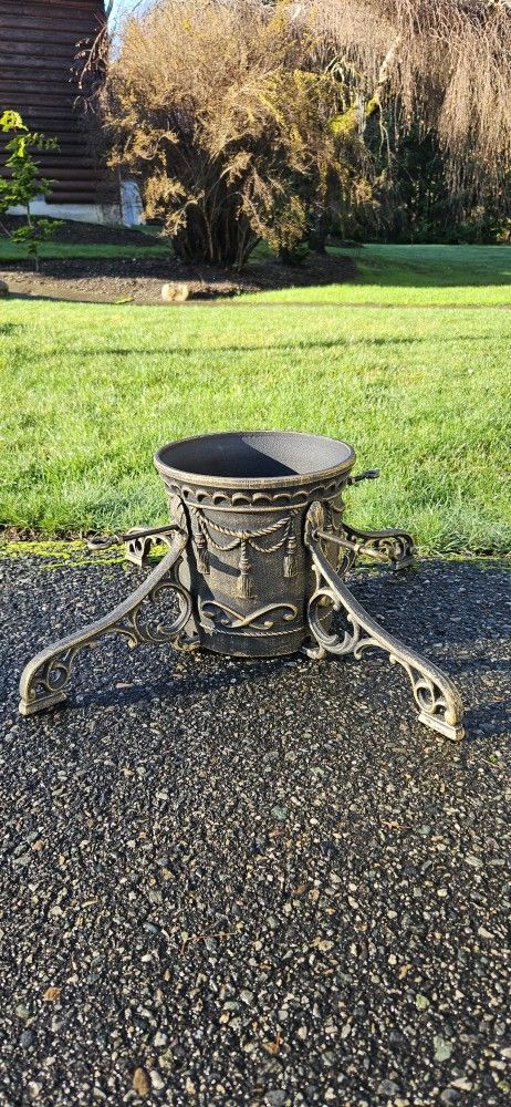 New Cast Iron Tree Stand