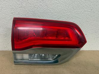 2014-2022 JEEP GRAND CHEROKEE INNER LIGHT LEFT SIDE OEM