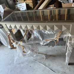 Free Mirror Entry Table