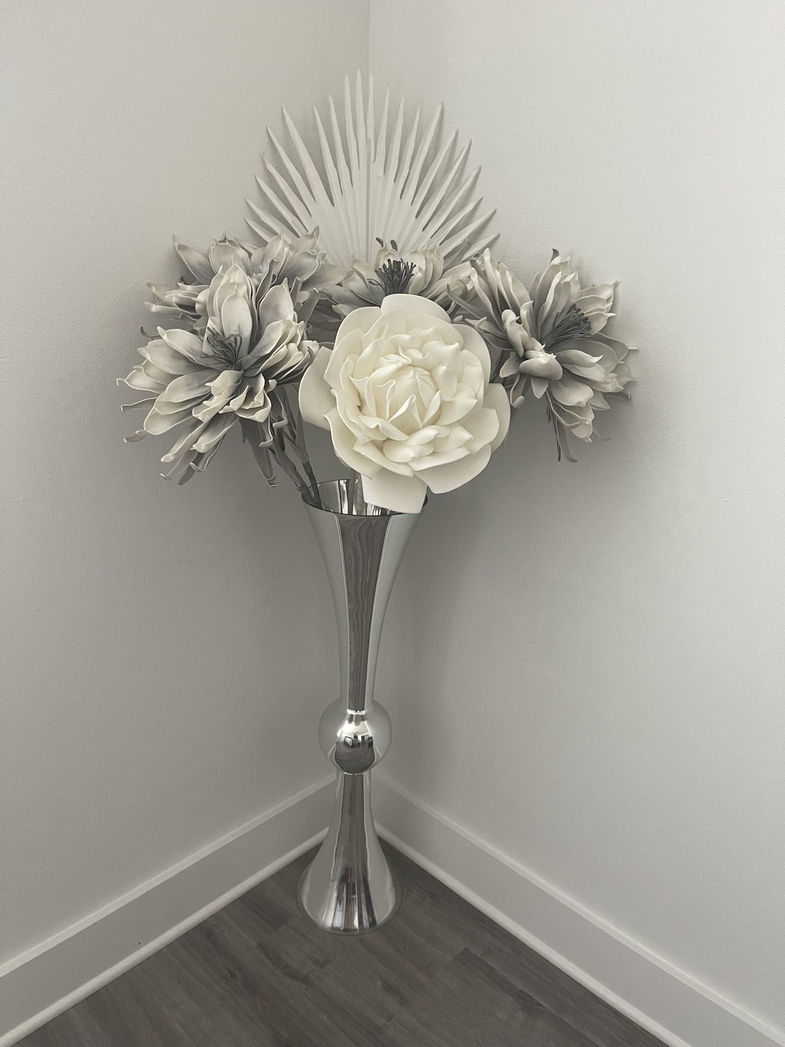 Z Gallerie Mirrored Floor Vase With Flowers