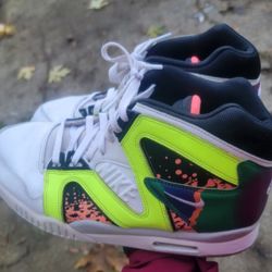 Size 10 Nike Air Tech Challenge Hybrid  