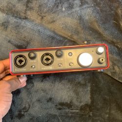 Focusrite Scarlett 2i2 ( Gently Used)