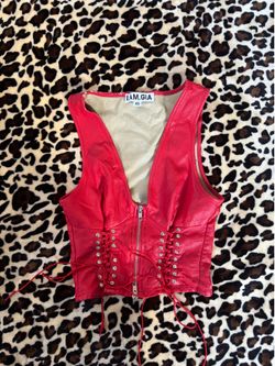 https://offerup.com/redirect/?o=SS5BTQ==.GIA red corset vest top❤️