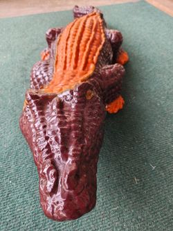 Cement alligator